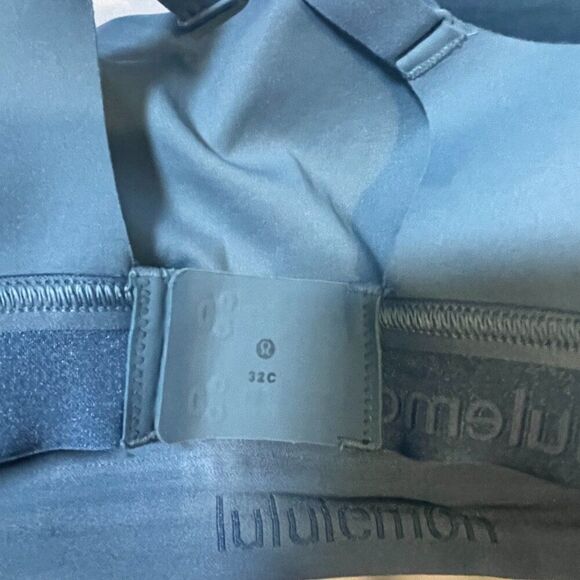 Lululemon Fine Form Bra Utility Blue UTYB - Size 32C - Picture 3 of 10